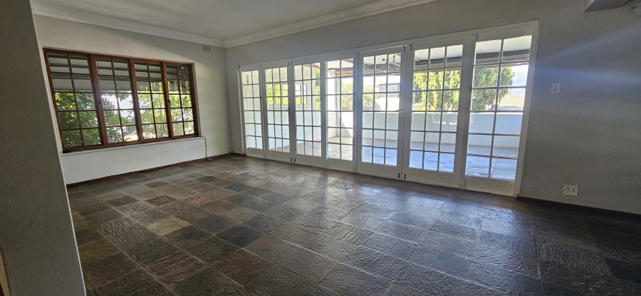To Let 4 Bedroom Property for Rent in Lemoenkloof Western Cape